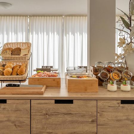 Hotel Carmen Riccione Bagian luar foto