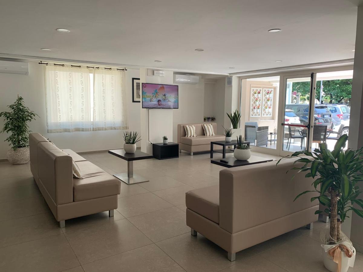 Hotel Carmen Riccione Bagian luar foto