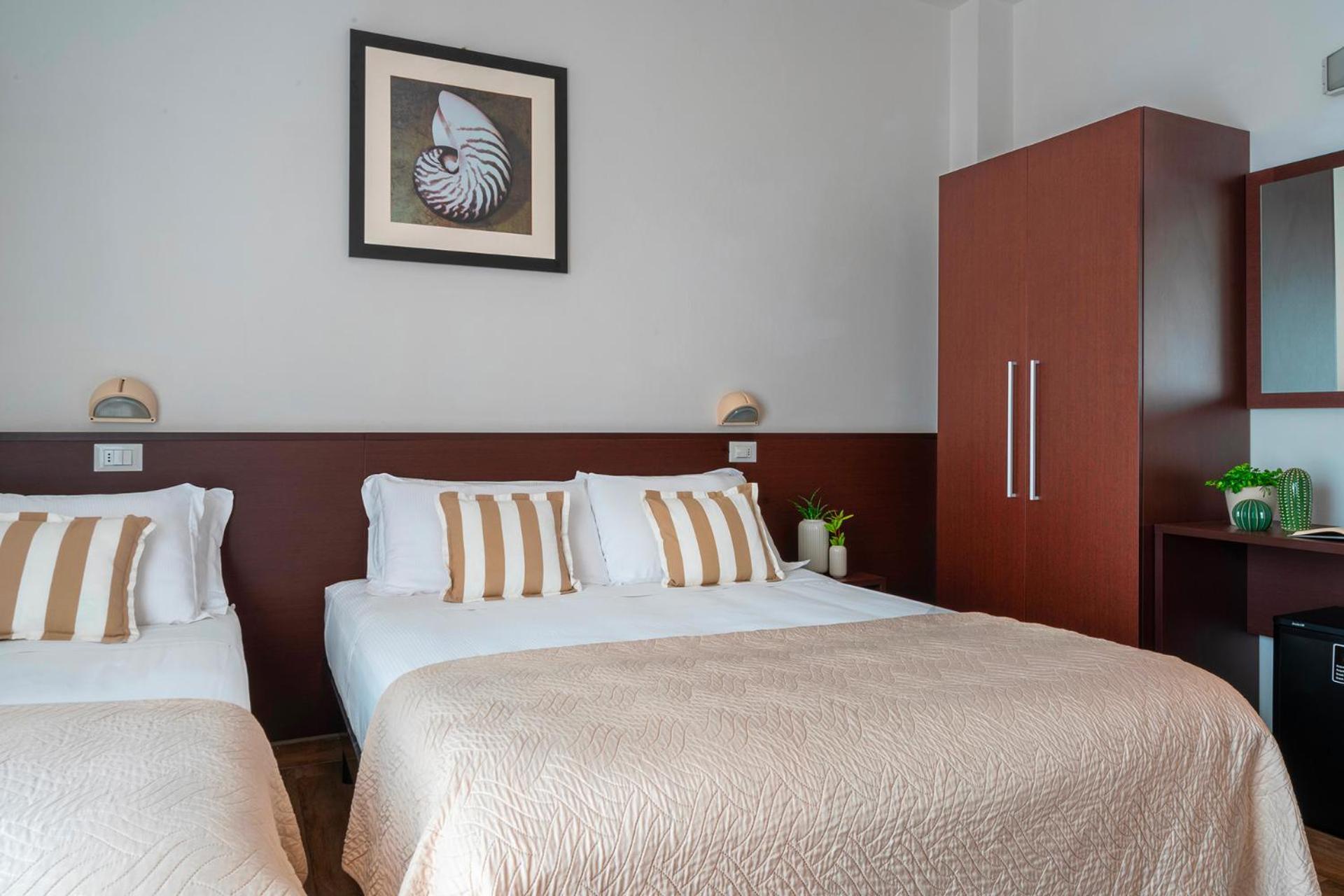 Hotel Carmen Riccione Bagian luar foto