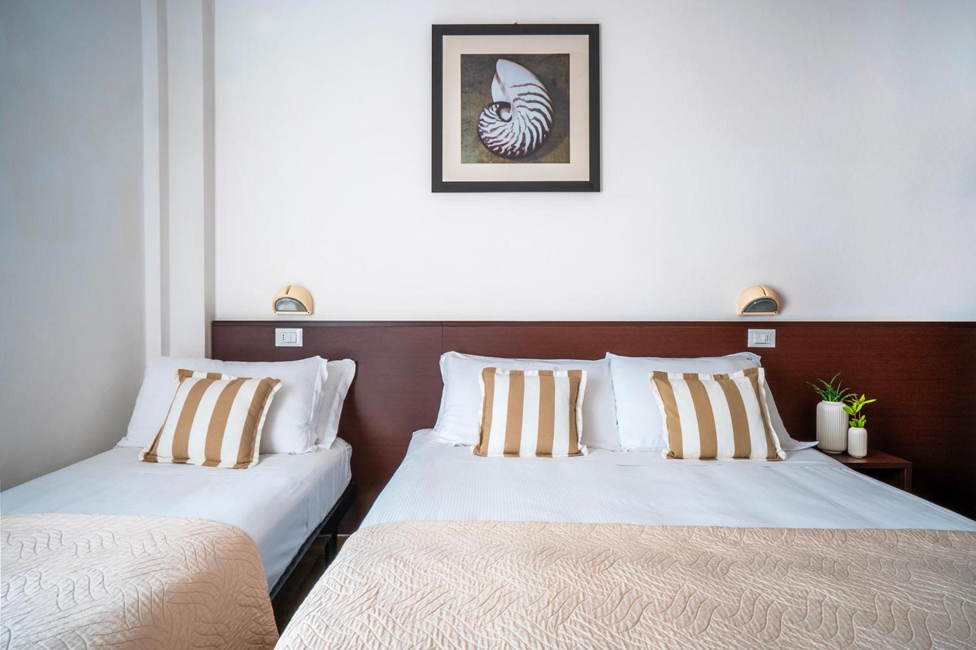 Hotel Carmen Riccione Bagian luar foto