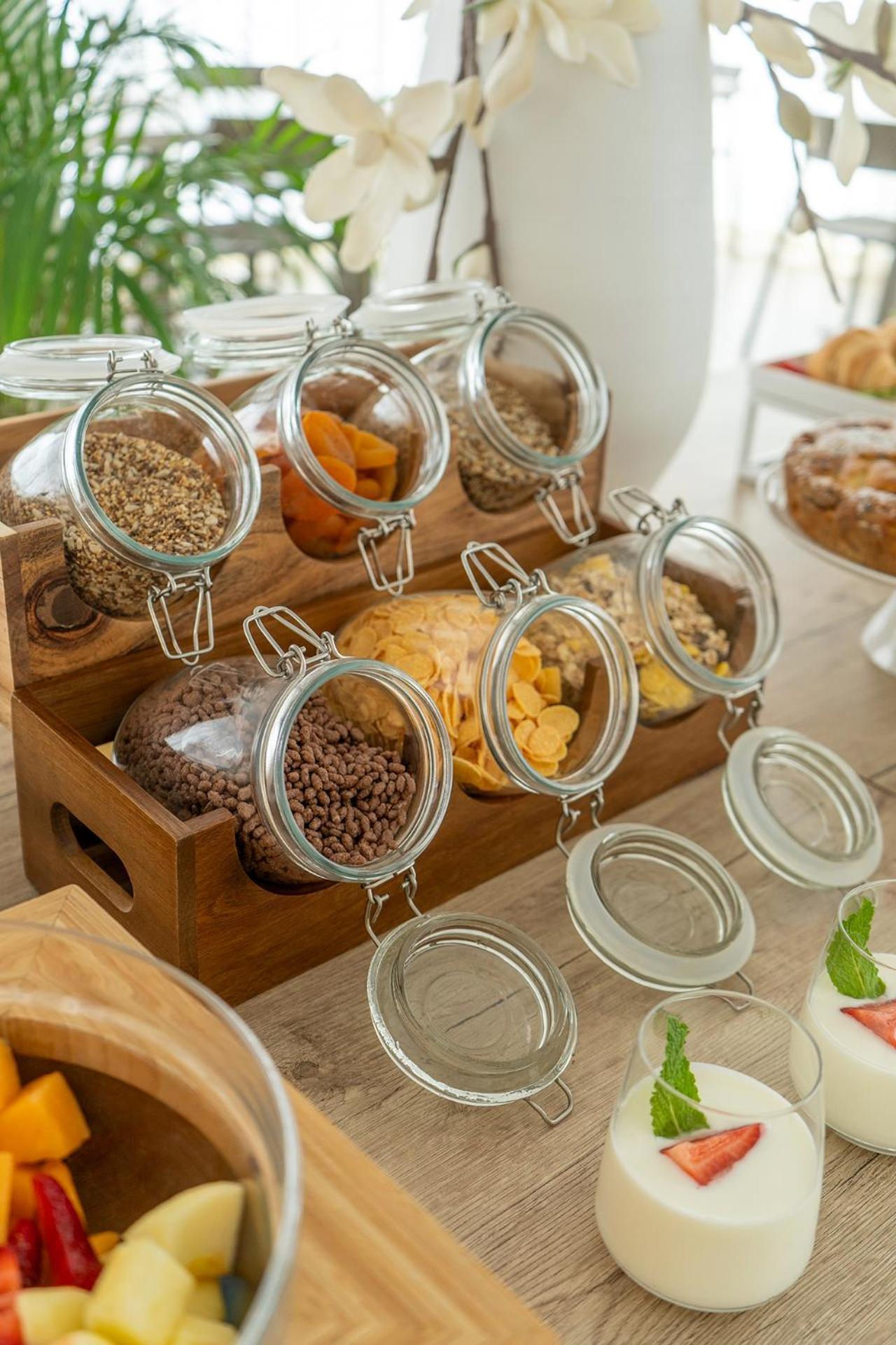 Hotel Carmen Riccione Bagian luar foto