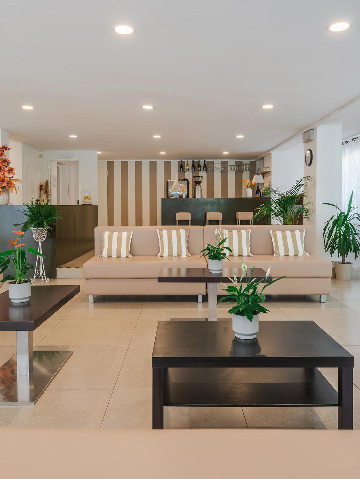 Hotel Carmen Riccione Bagian luar foto
