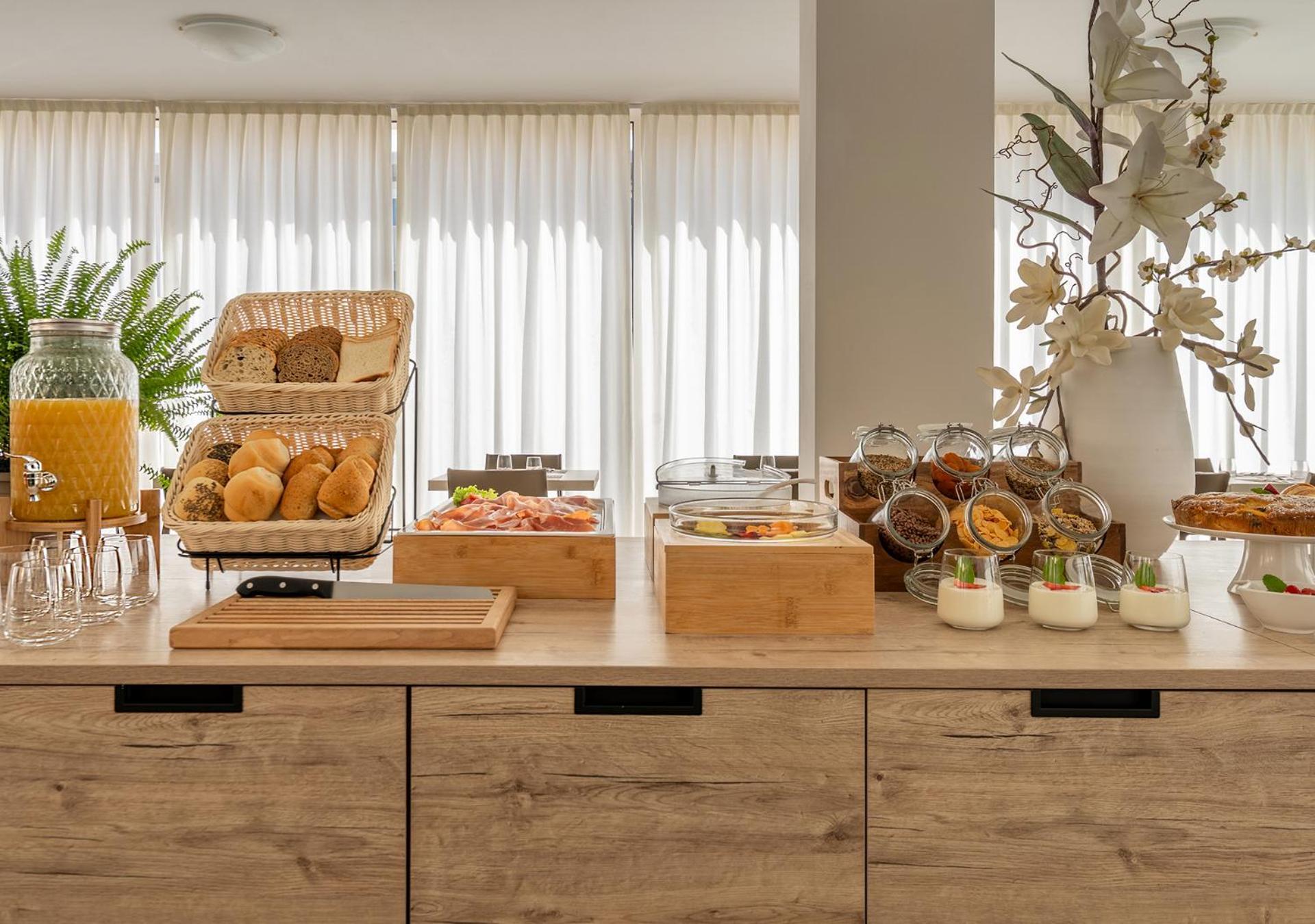 Hotel Carmen Riccione Bagian luar foto