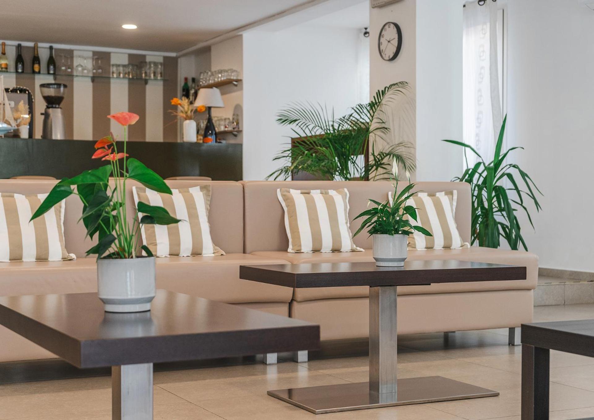 Hotel Carmen Riccione Bagian luar foto