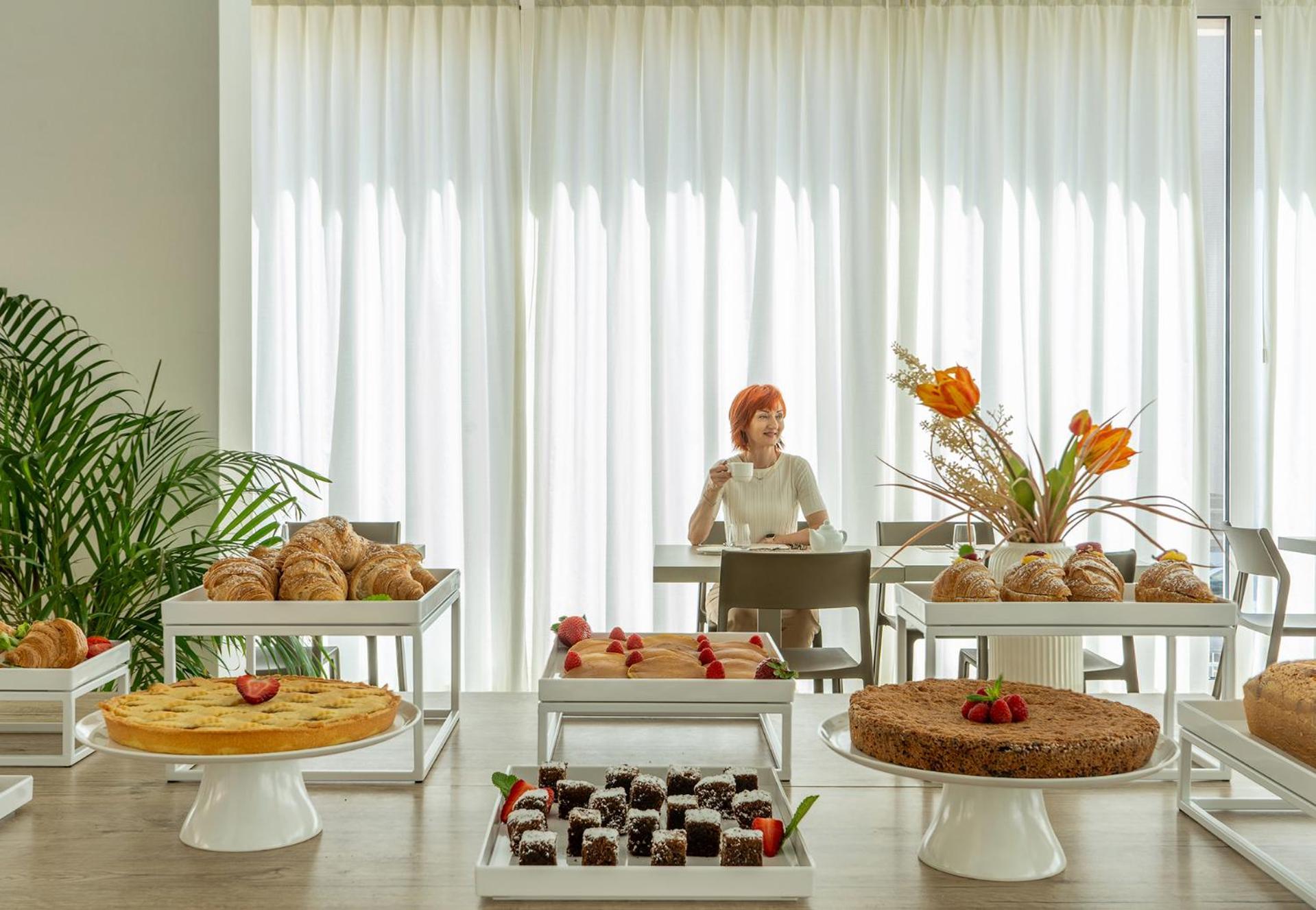 Hotel Carmen Riccione Bagian luar foto