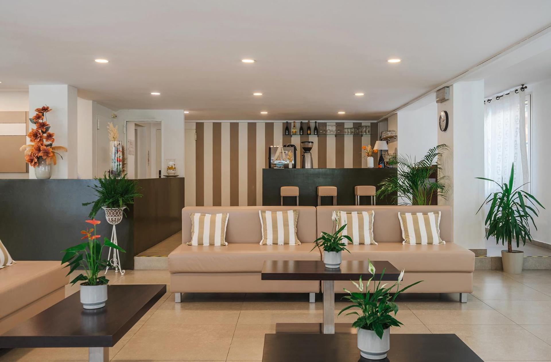 Hotel Carmen Riccione Bagian luar foto