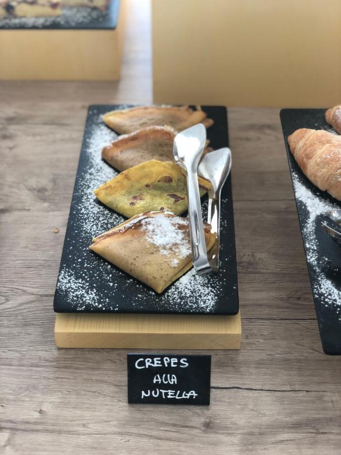 Hotel Carmen Riccione Bagian luar foto