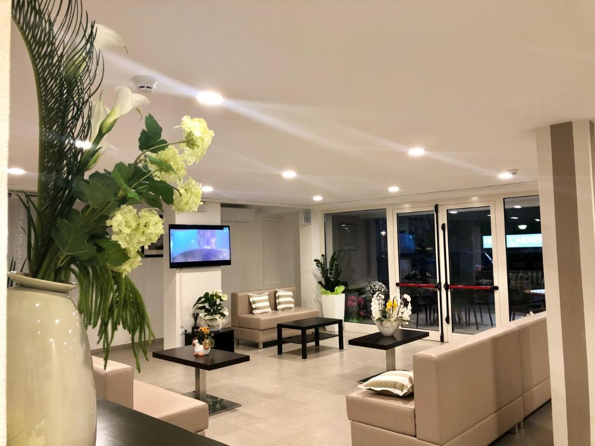 Hotel Carmen Riccione Bagian luar foto